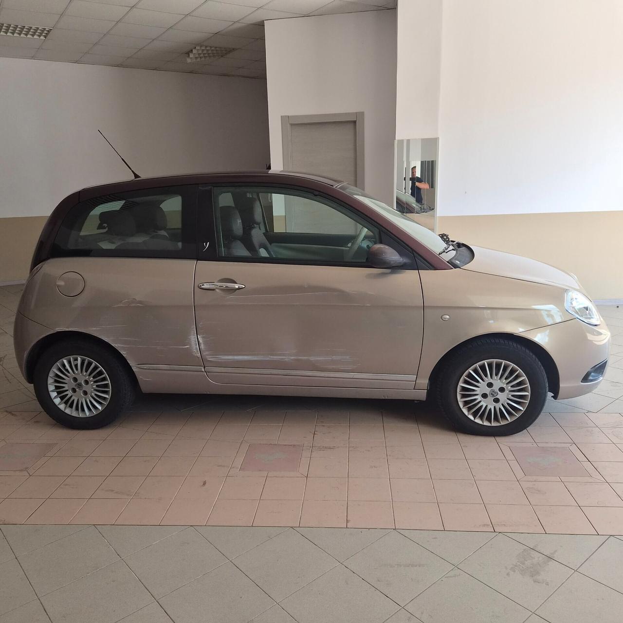 Lancia Ypsilon 1.3 MJT 75 CV Platino