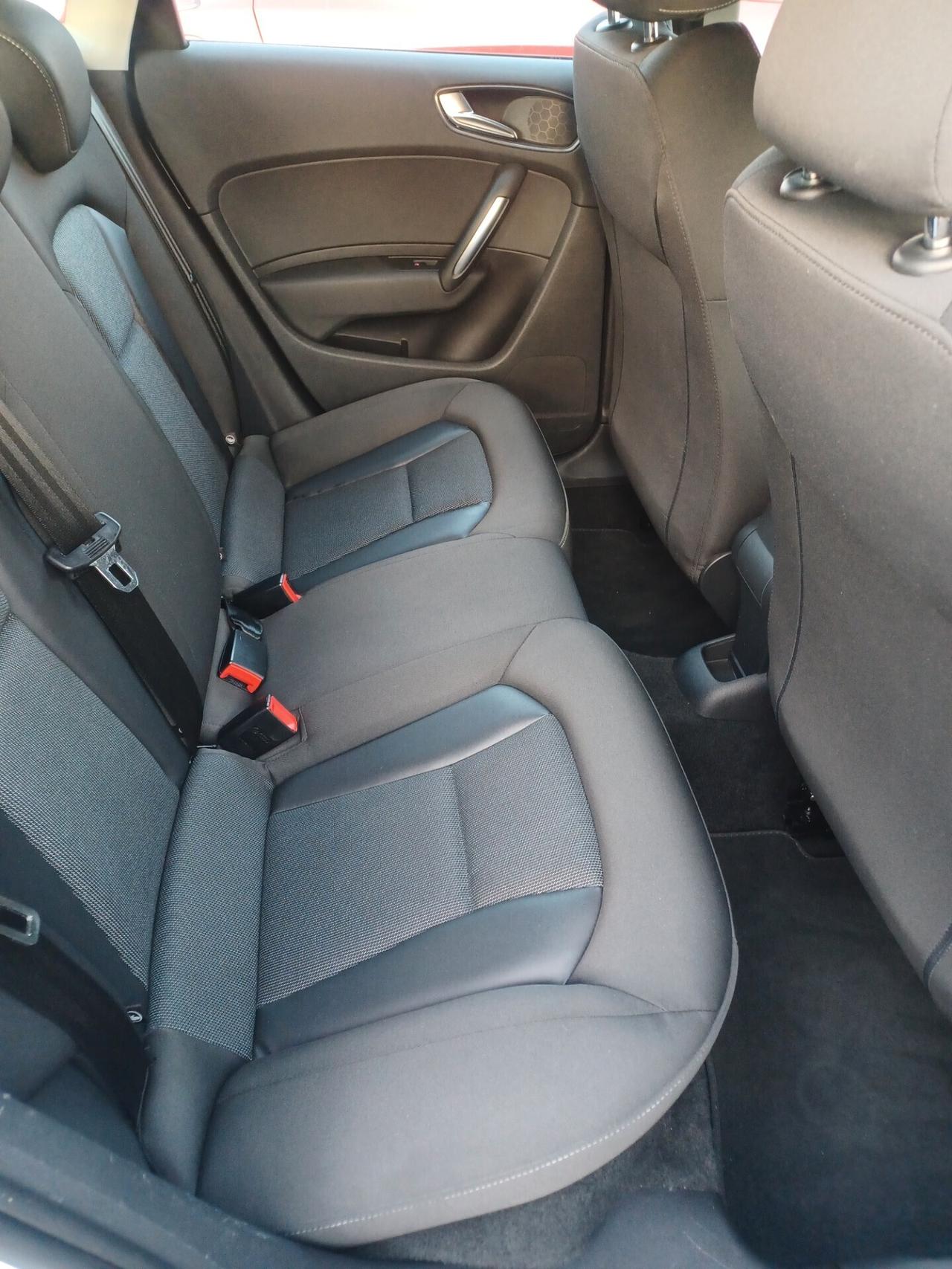 Audi A1 SPORTBACK 1.6 TDI S TRONIC LED BIXENO PDC