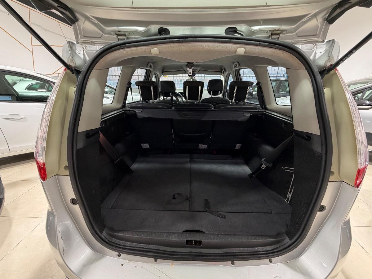 RENAULT - Scénic X-Mod - 1.5 dCi 110CV Luxe. 7P