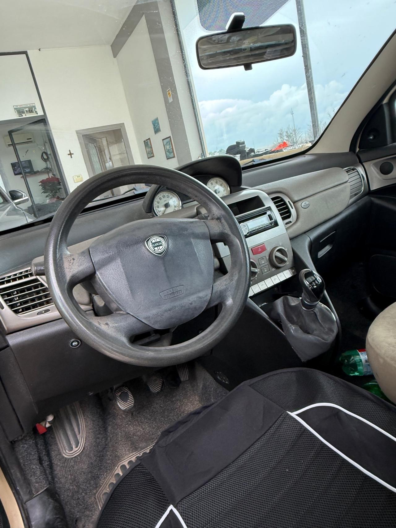 Lancia Ypsilon 1.2 GPL e Tettuccio