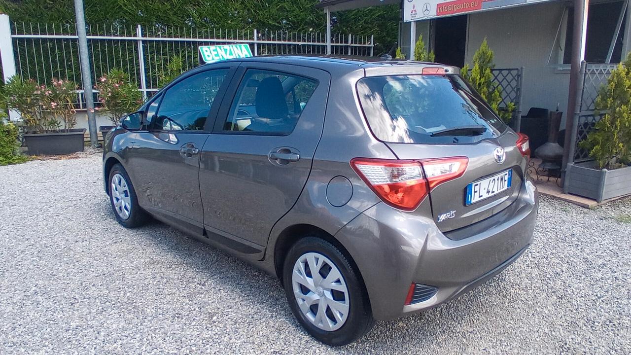 Toyota Yaris 1.0 5 porte Active Adatta a Neopatentati