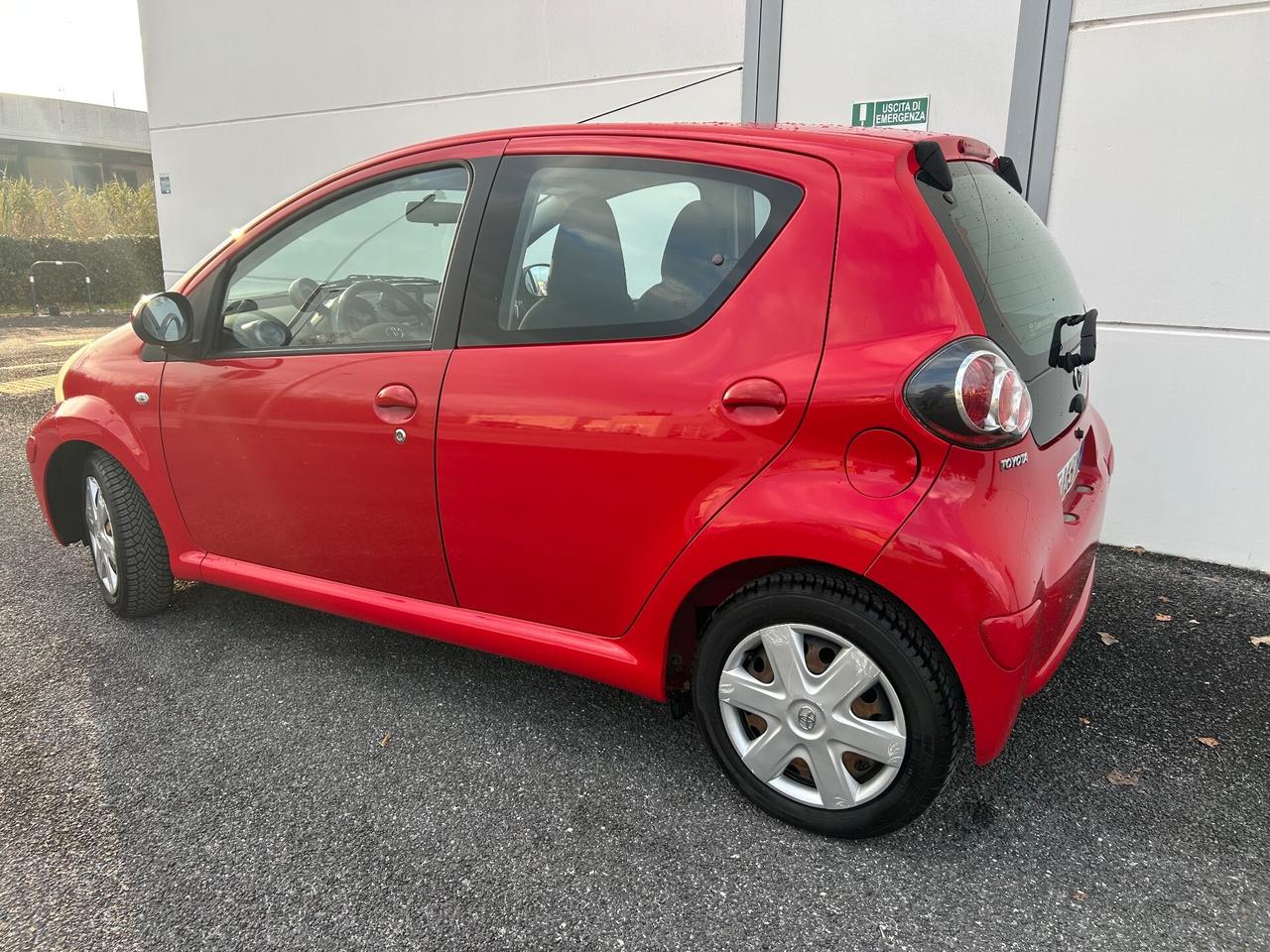 Toyota Aygo 1.0 12V VVT-i 5 porte Sol Connect automatica