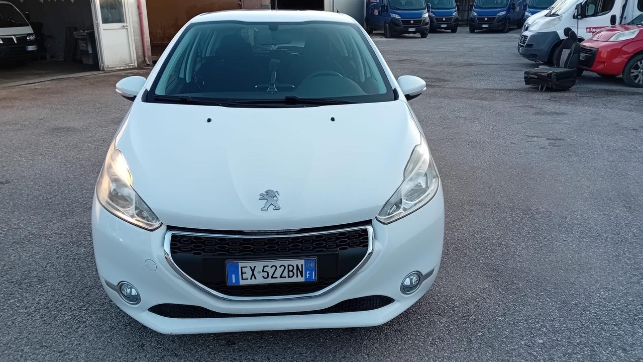 Peugeot 208 5P-1.2 benz-full -2014