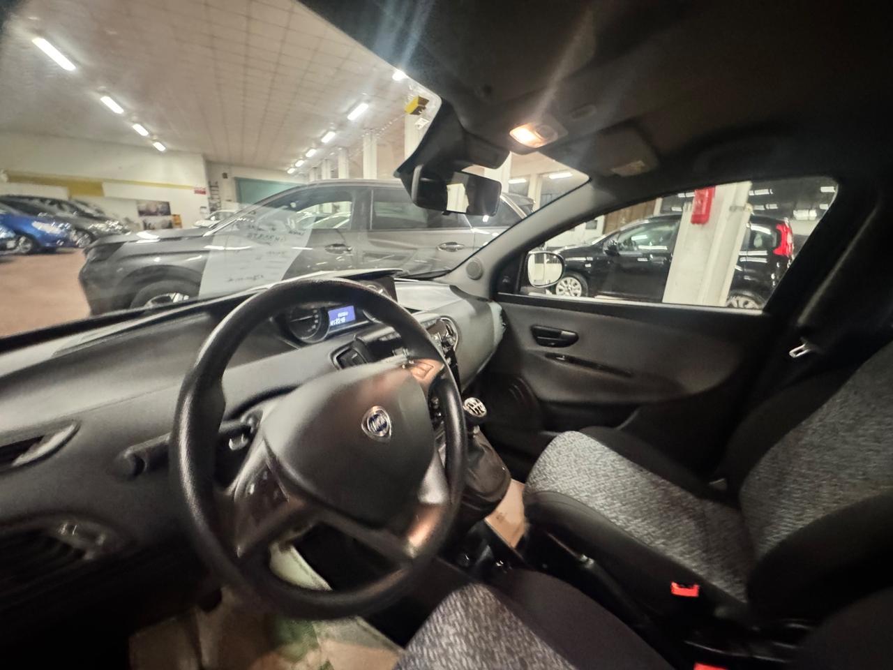 Lancia Ypsilon 1.0 FireFly 5 porte S&S Hybrid Ecochic Silver