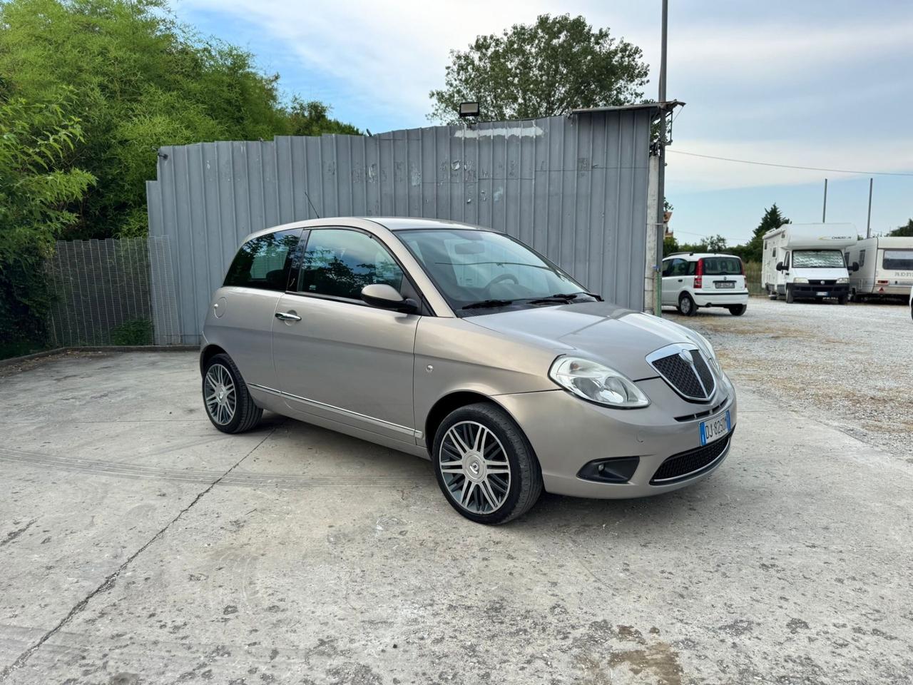 Lancia Ypsilon 1.3 MJT 90 CV Oro Giallo