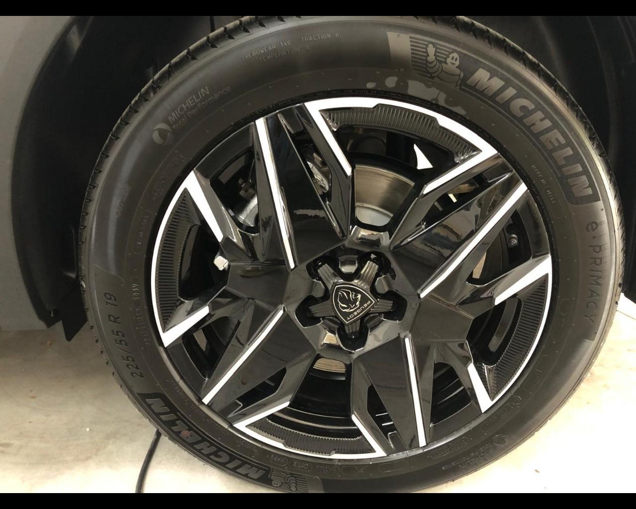 PEUGEOT Nuovo 5008 Hybrid 136 e-DCS6 GT