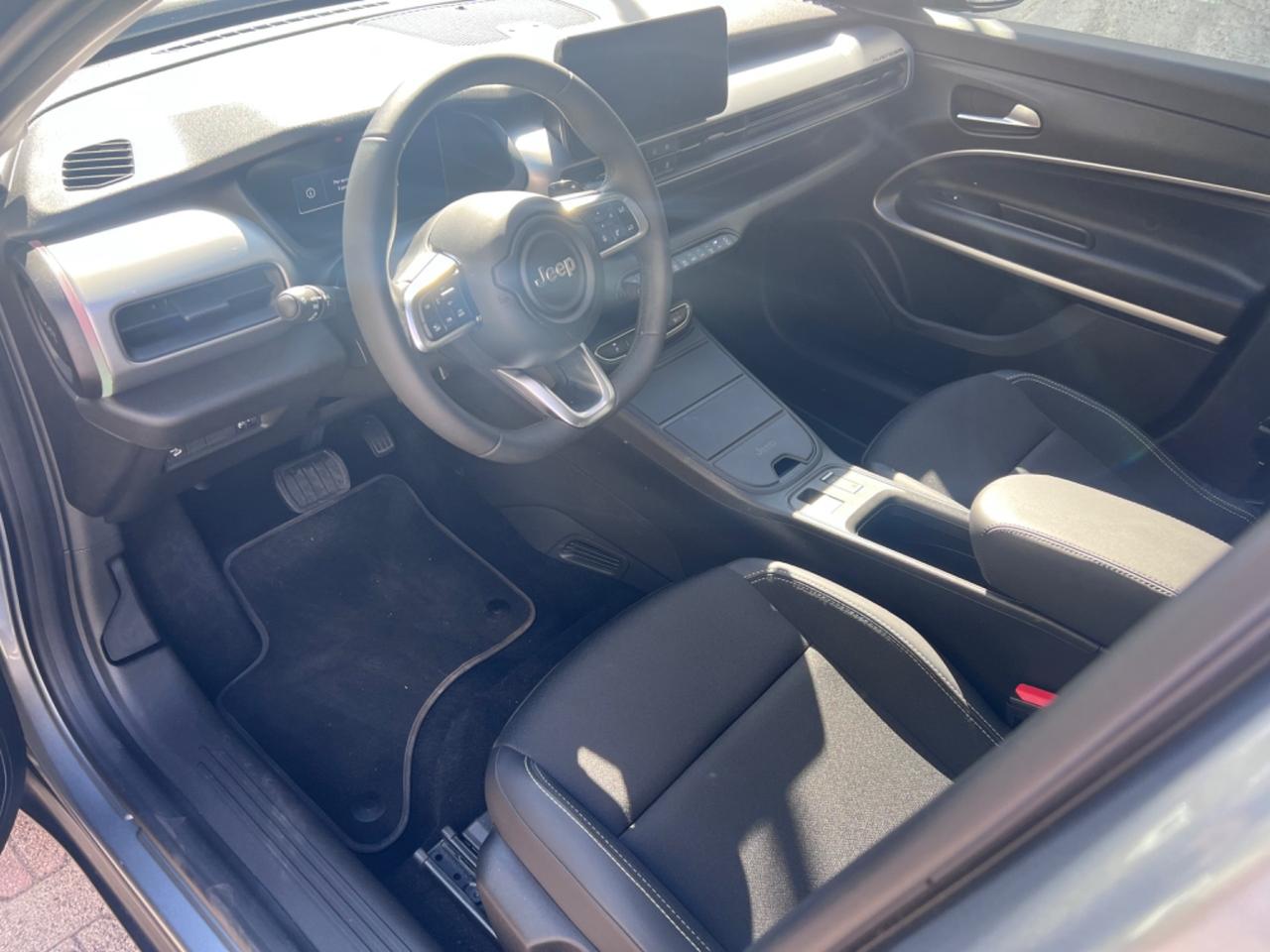 Jeep Avenger 1.2 Turbo 100 CV MHEV Summit