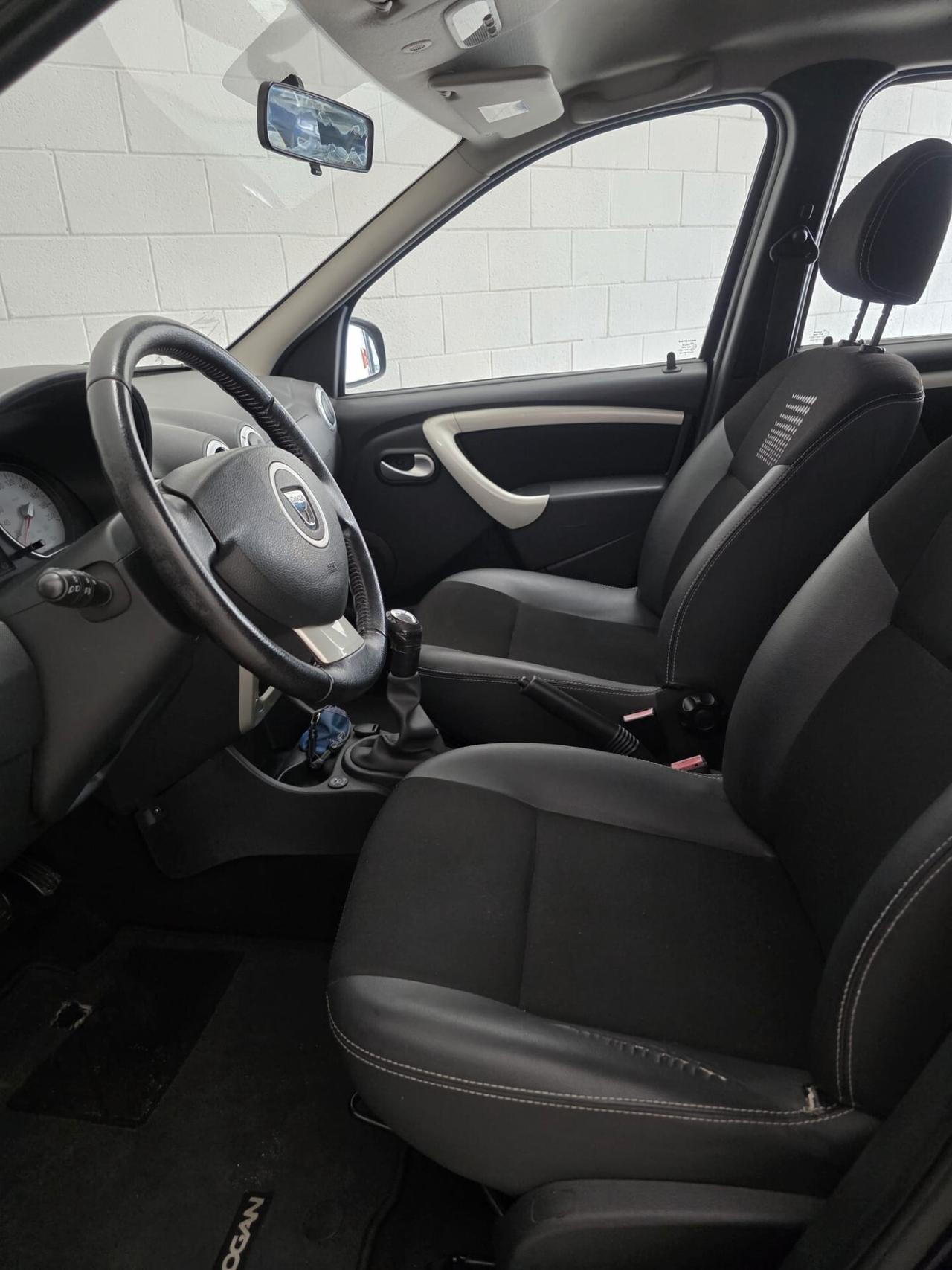 Dacia Logan MCV 1.6 85CV GPL 7 posti Embleme