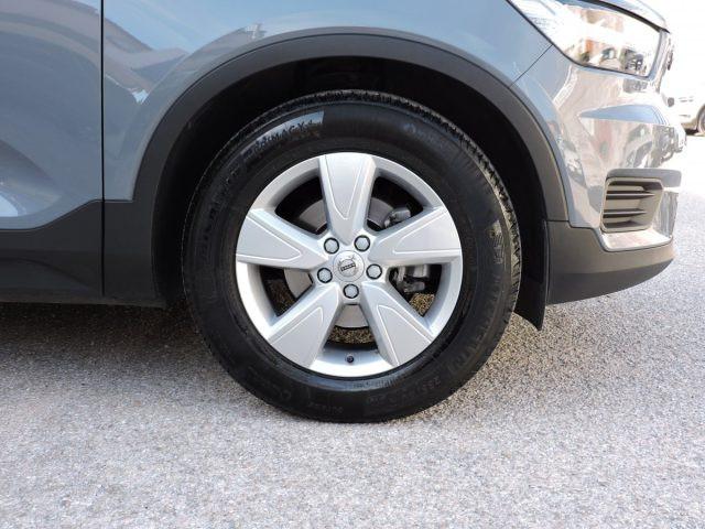 VOLVO XC40 T2 MOMENTUM CORE MANUALE