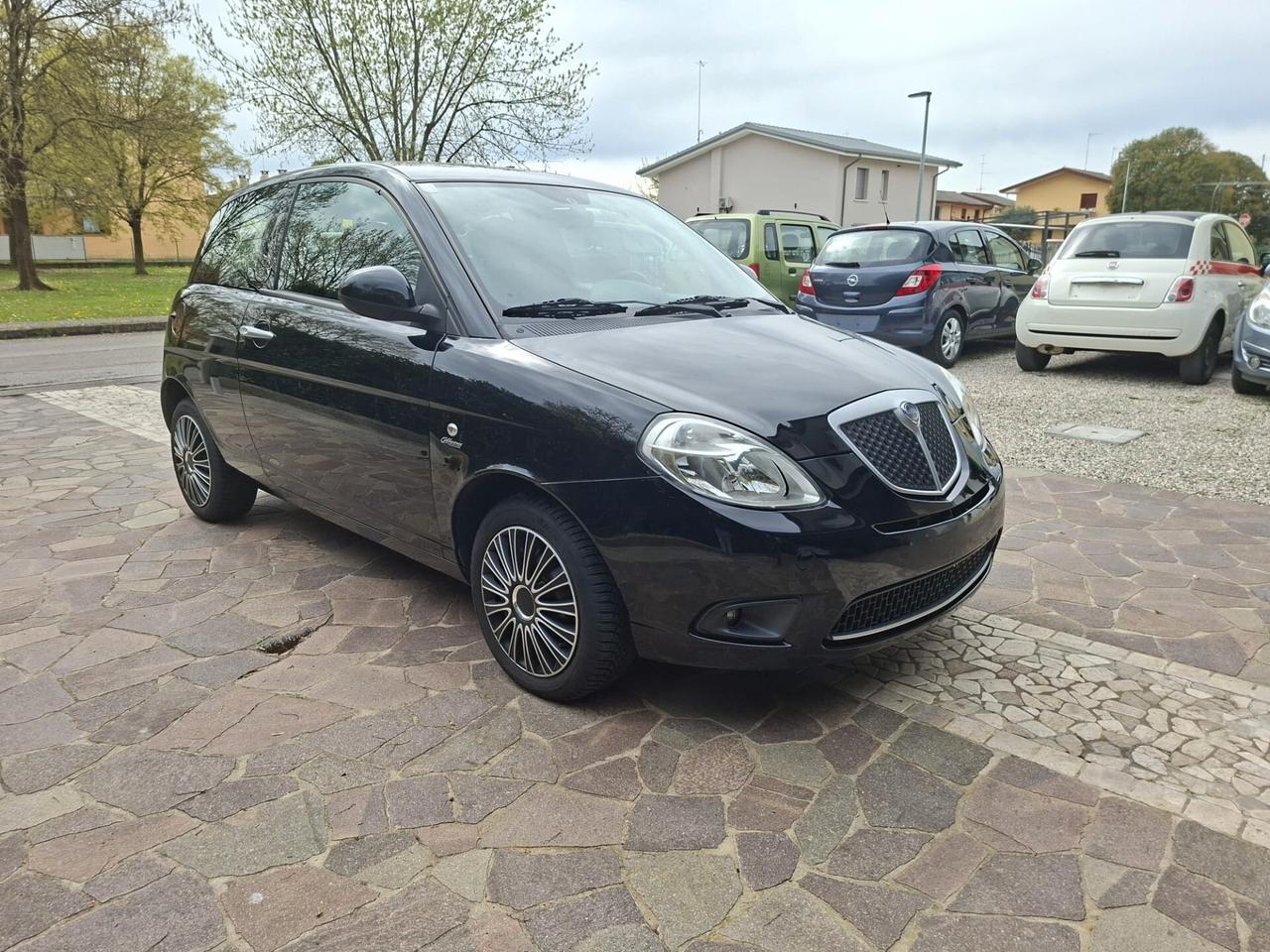 Lancia Ypsilon 1.2 69 CV 3 porte S&S Gold