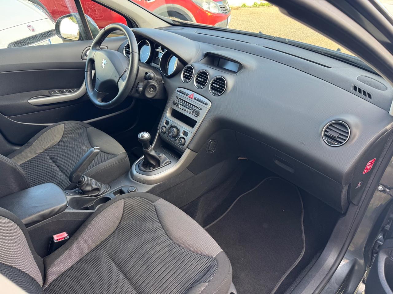 Peugeot 308 1.6 HDi 90CV -151.000 KM