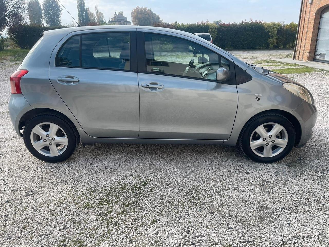 Toyota Yaris 1.0 3 porte Sol