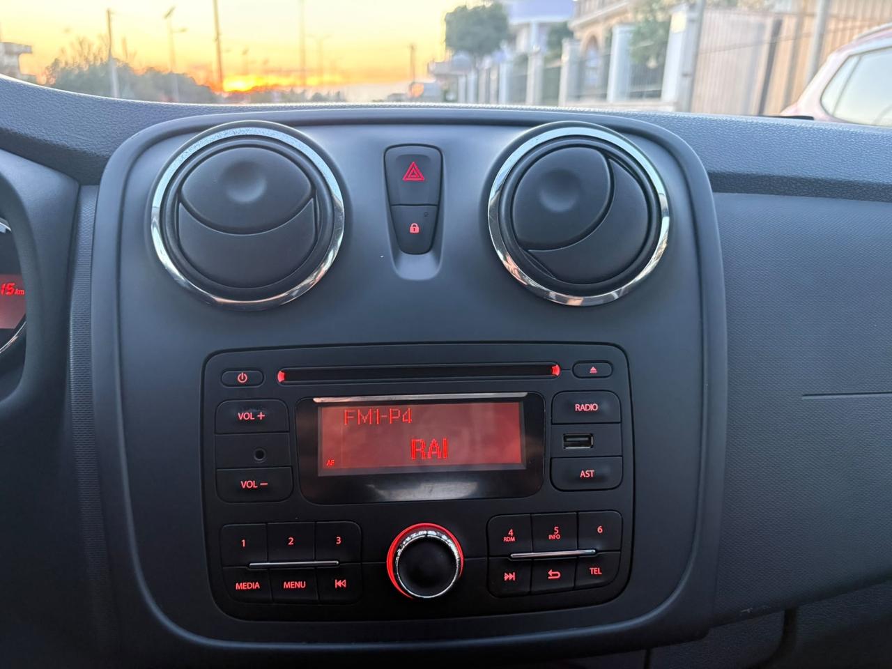 Dacia Sandero 1.2 Lauréate Unipro 2016