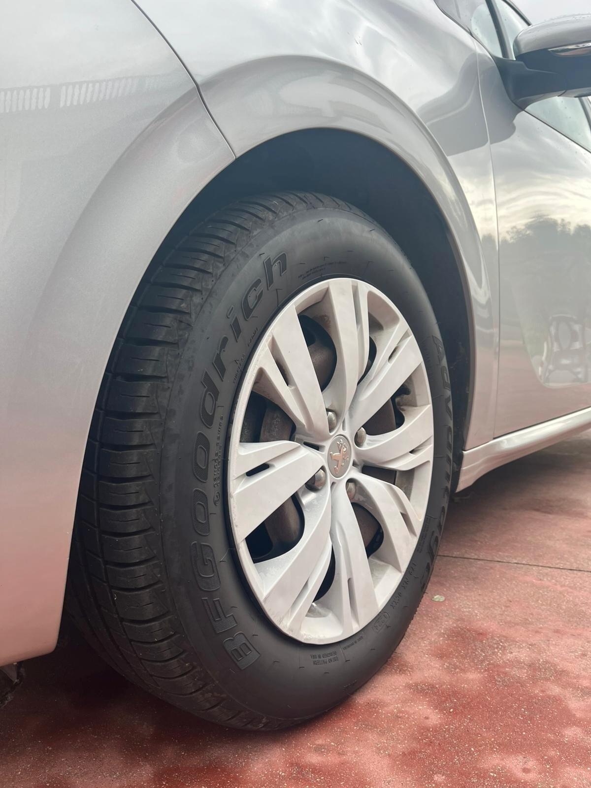 Peugeot 208 1.4 HDi 68 CV 5 porte Mix