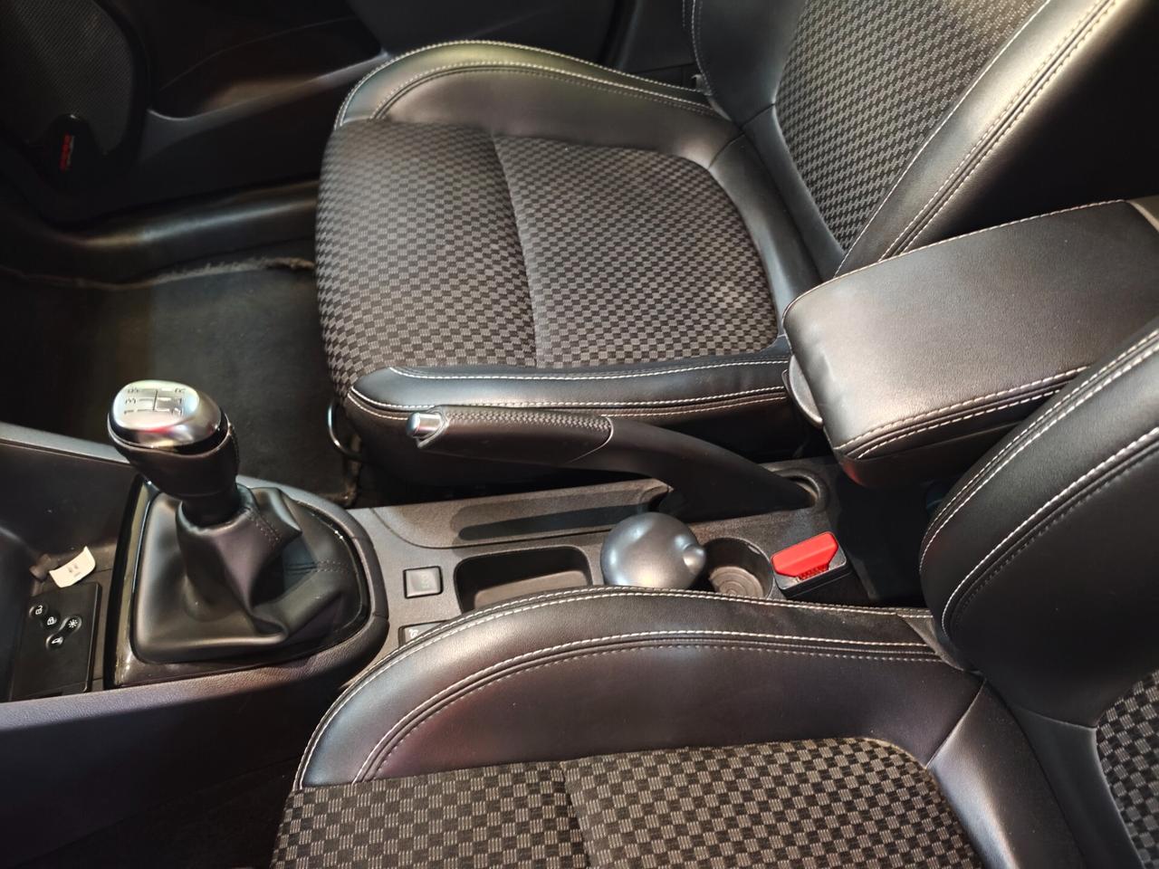 Renault Clio dCi 8V 90 CV 5 porte Moschino Intens