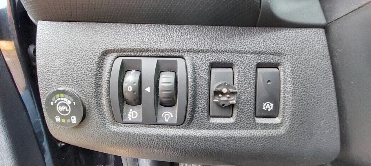 CLIO TCE 900 BENZINA/GPL DI SERIE 90 CV NAVIGATORE TELEFONO SENSORI FULL FULL IMPECCABILE