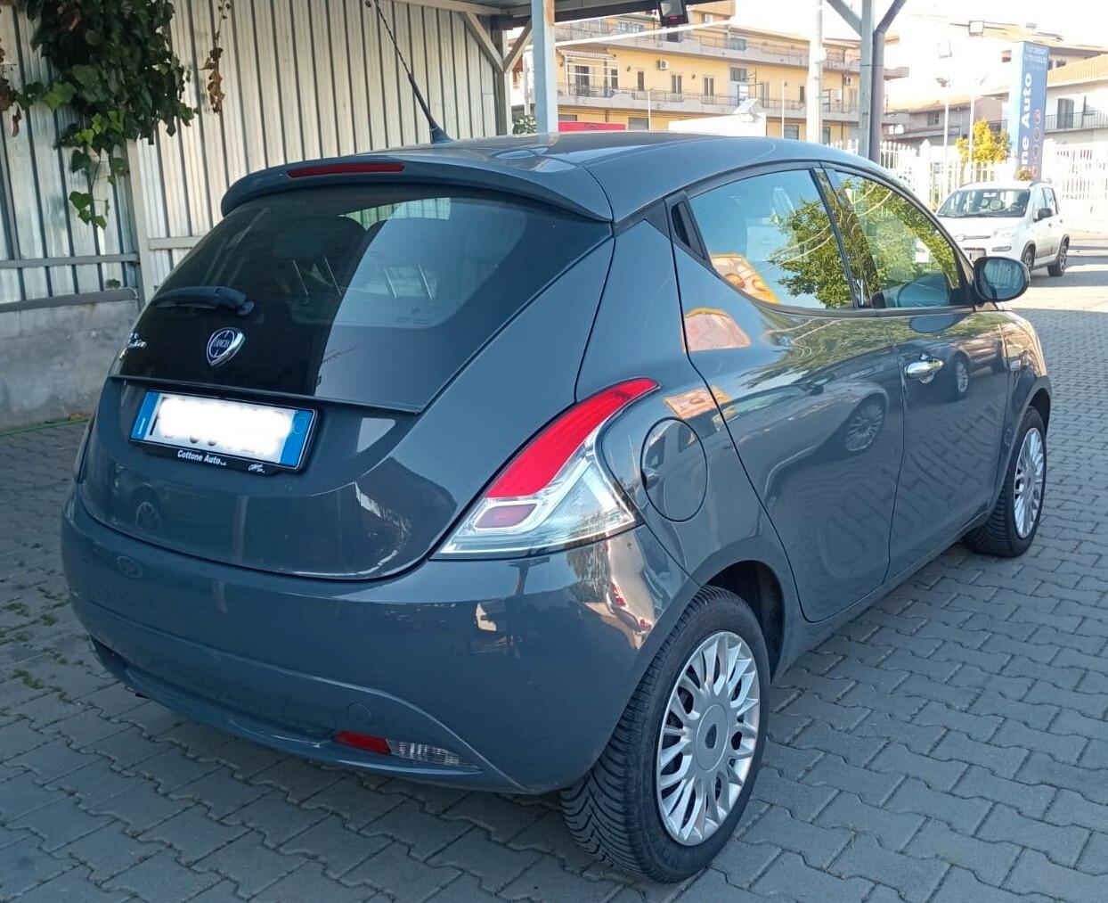 Lancia Ypsilon 1.2 69 CV 5 porte Gold