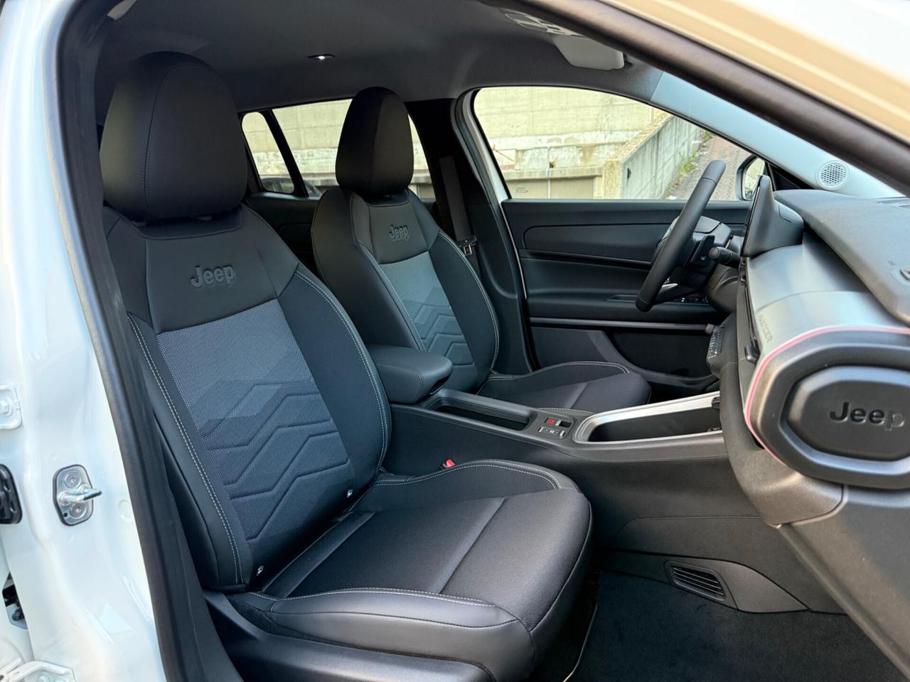 Jeep Avenger 1.2 e-Hybrid 110 cv MHEV Summit