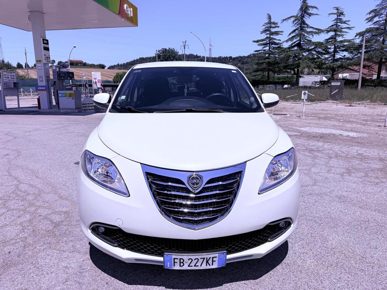 Lancia Ypsilon 1.2 69 CV 5 porte GPL Ecochic Silver