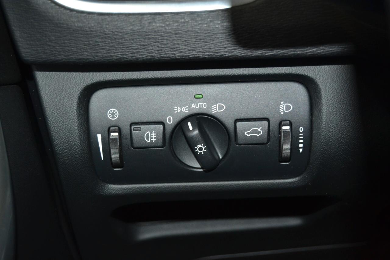 Volvo V40 1.6D2 115CV Momentum UniPro/Navi/Cruise