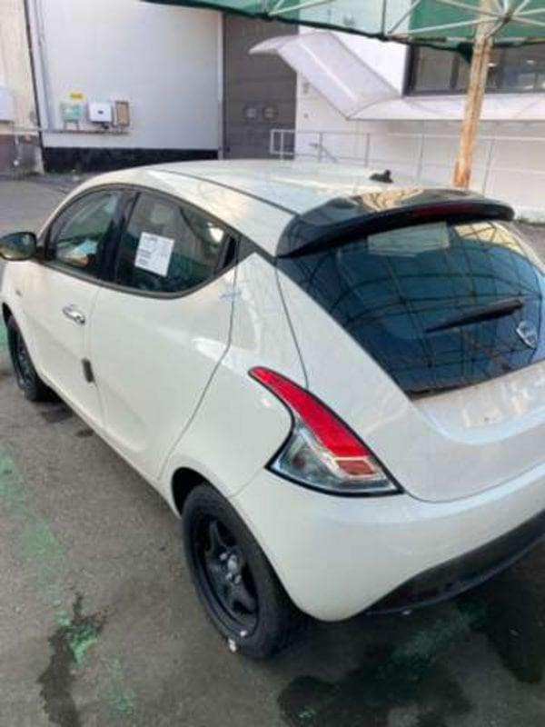 Lancia Ypsilon 1.0 FireFly Hybrid Oro