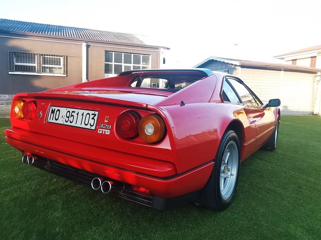 Ferrari 328 GTB (solo 1340 esemplari prodotti)