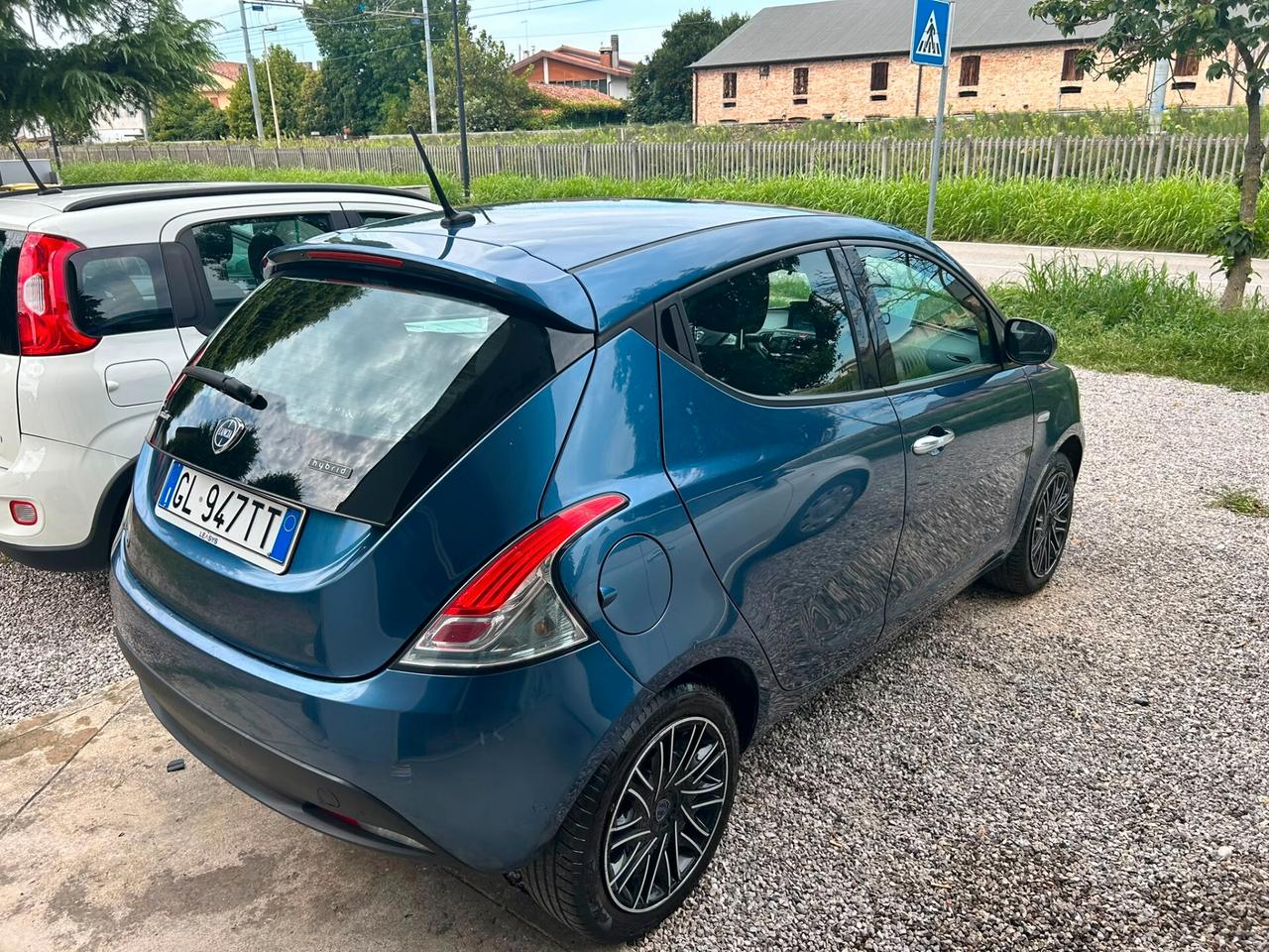 Lancia Ypsilon 1.0 FireFly 5 porte S&S Hybrid Ecochic Silver