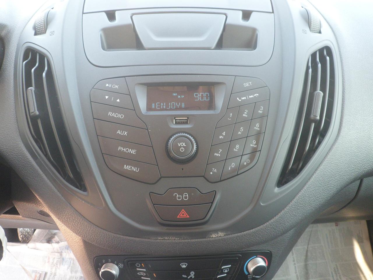 Ford Tourneo Courier 5 posti autovettura