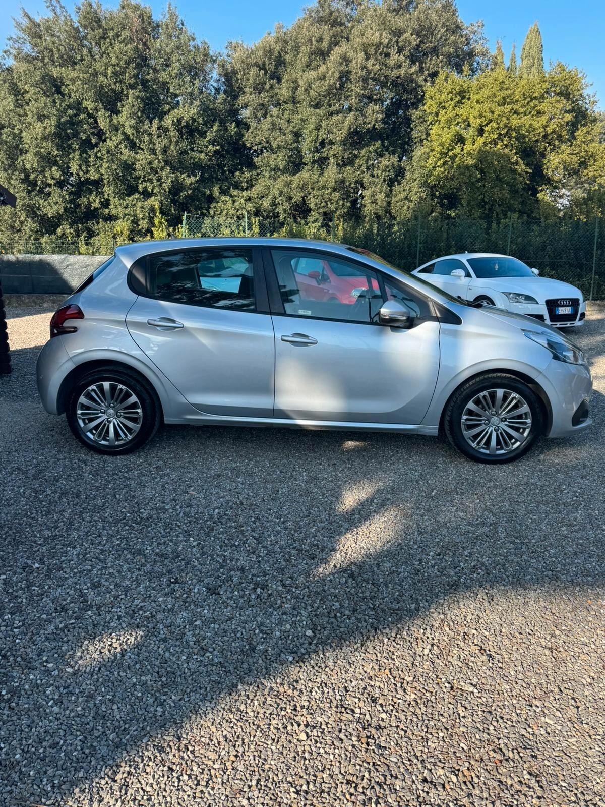 Peugeot 208 PureTech 82 5p. GPL Allure
