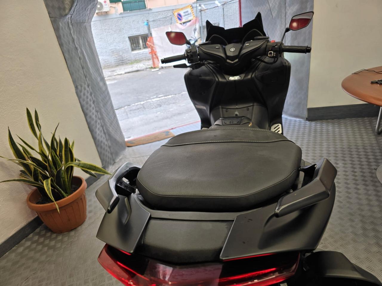 YAMAHA T MAX 560