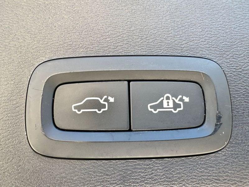 Volvo XC40 D3 Geartronic Momentum SOLO COMMERCIANTI AUTO