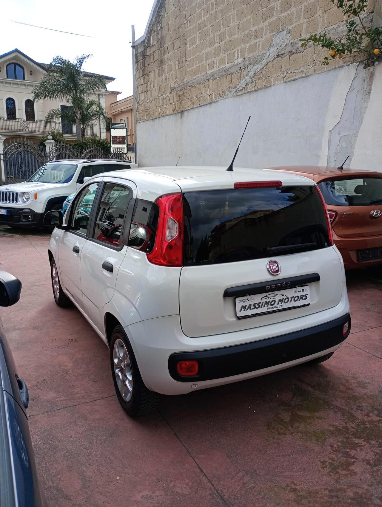 Fiat Panda 1.2 Lounge uconnect,pari al nuovo.