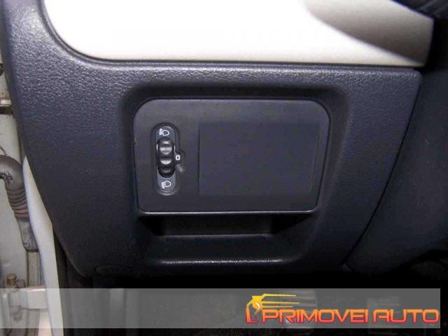 RENAULT Clio 1.2 16V cat 3 porte Limited