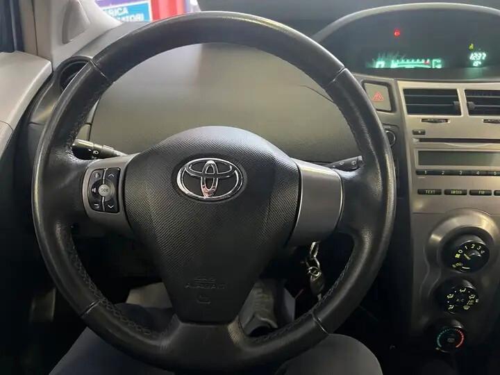 TOYOTA YARIS 1.0 BENZINA - 5 PORTE - NEOPATENTATI - GARANZIA 12/24 MESI