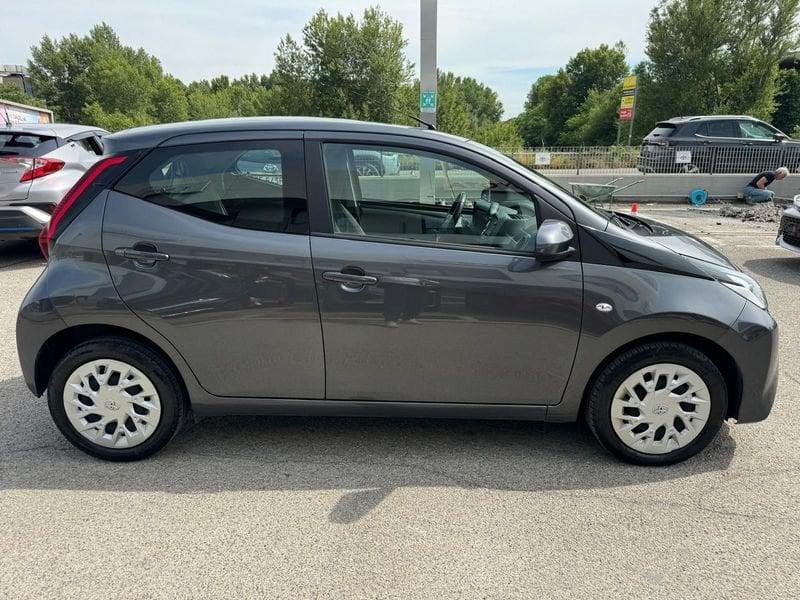 Toyota Aygo Connect 1.0 VVT-i 72 CV 5 porte x-fun