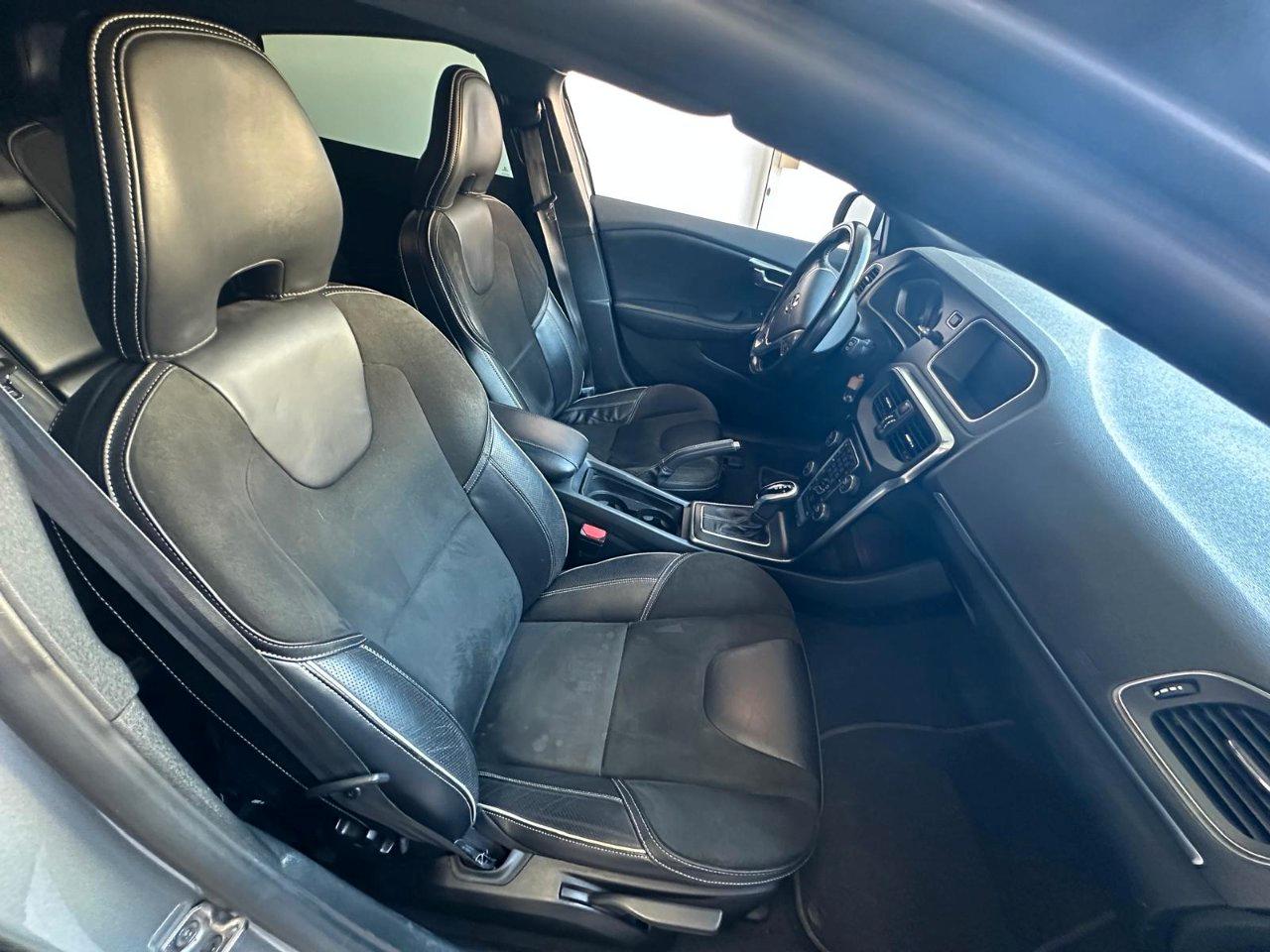 Volvo V40 2.0 d4 R-design Momentum 190cv geartronic my17