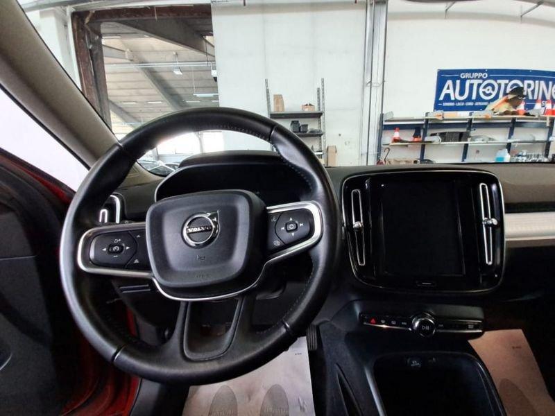 Volvo XC40 2.0 D4 MOMENTUM AWD GEARTRONIC