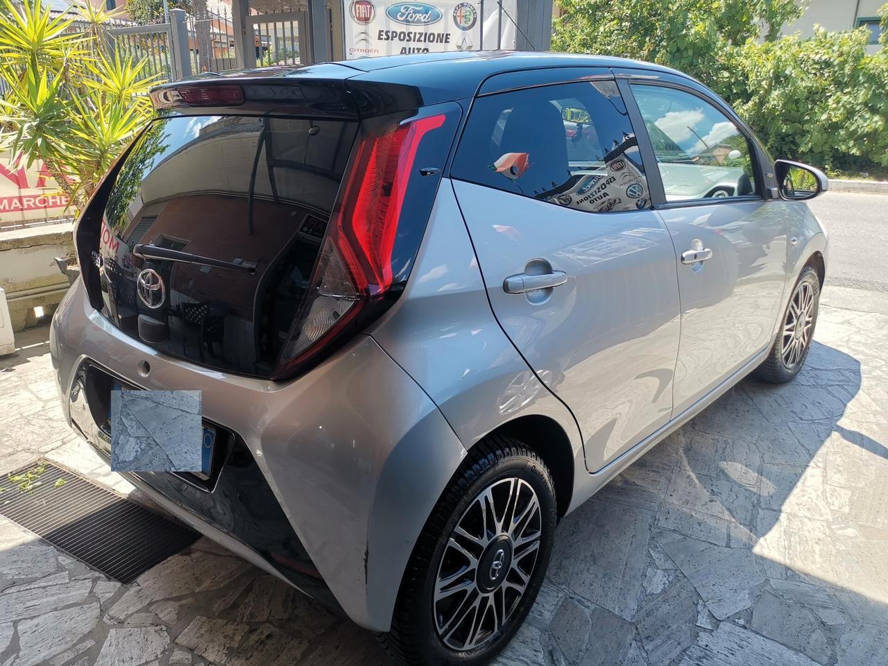 Toyota Aygo 1.0 VVT-i 72 CV 5 porte x-clusiv