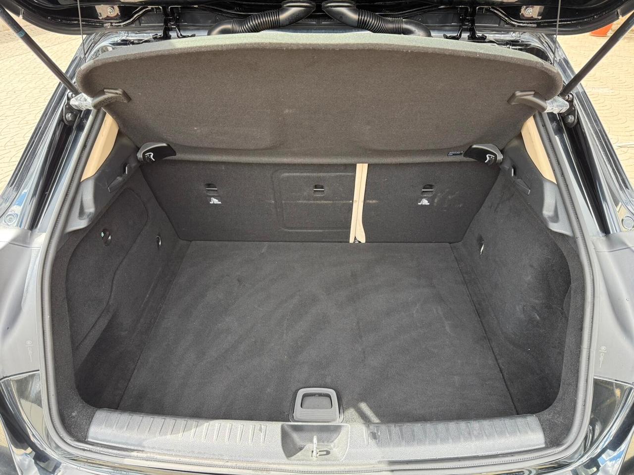 Mercedes-benz GLA 180 d Premium