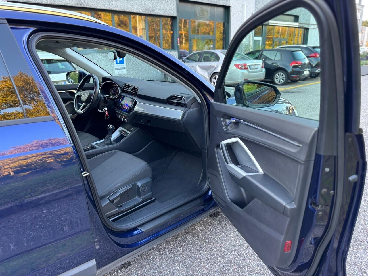 Audi Q3 S tronic quattro NAVI CARPLAY LED CERCHI NERI TOP