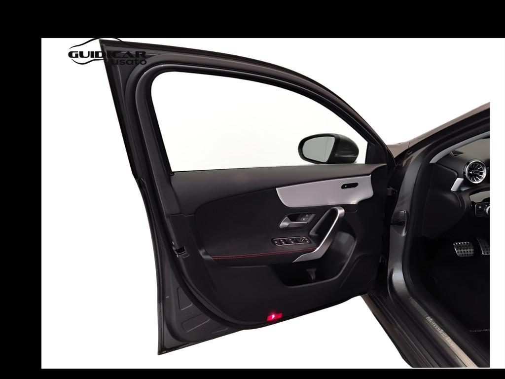 Mercedes-Benz Classe A - W177 2018 - A 200 d Premium Night edition auto