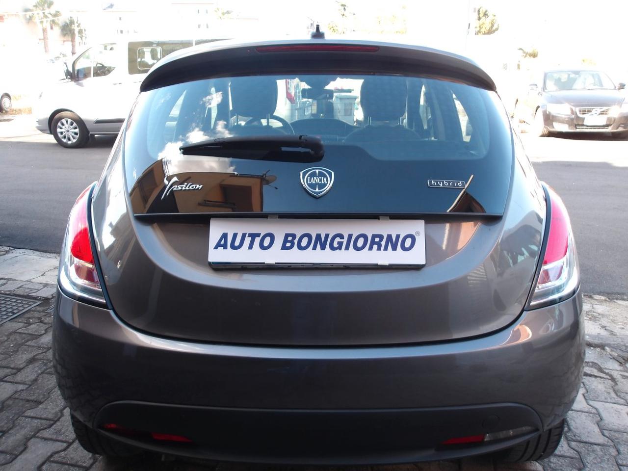 Lancia Ypsilon 1.0 firefly hybrid Silver s&s 70cv