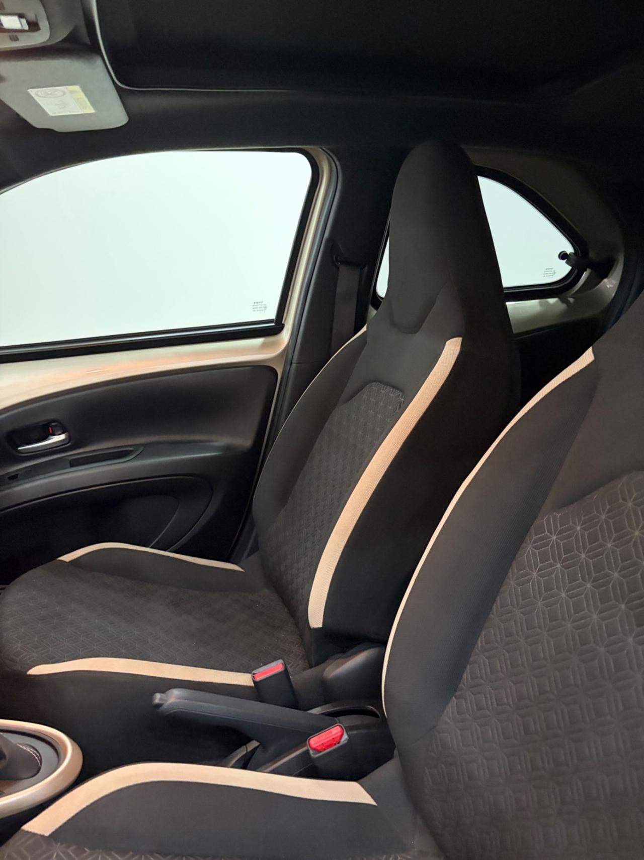 Toyota Aygo X 1.0 VVT-i 72 CV 5 porte Lounge Air S-CVT