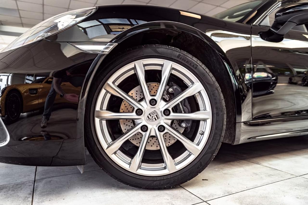 Porsche 718 Spyder Boxster 2.0
