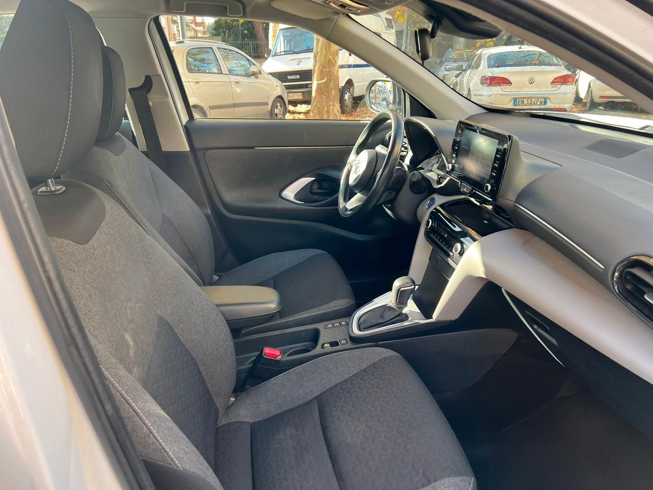 Toyota Yaris Cross 1.5 Hybrid E-CVT AWD-i Business