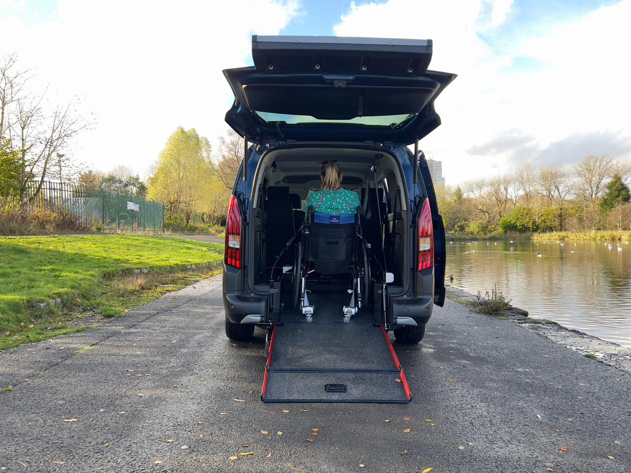Peugeot Rifter e-Rifter motore elettrico 136 CV 50kWh Allure Long