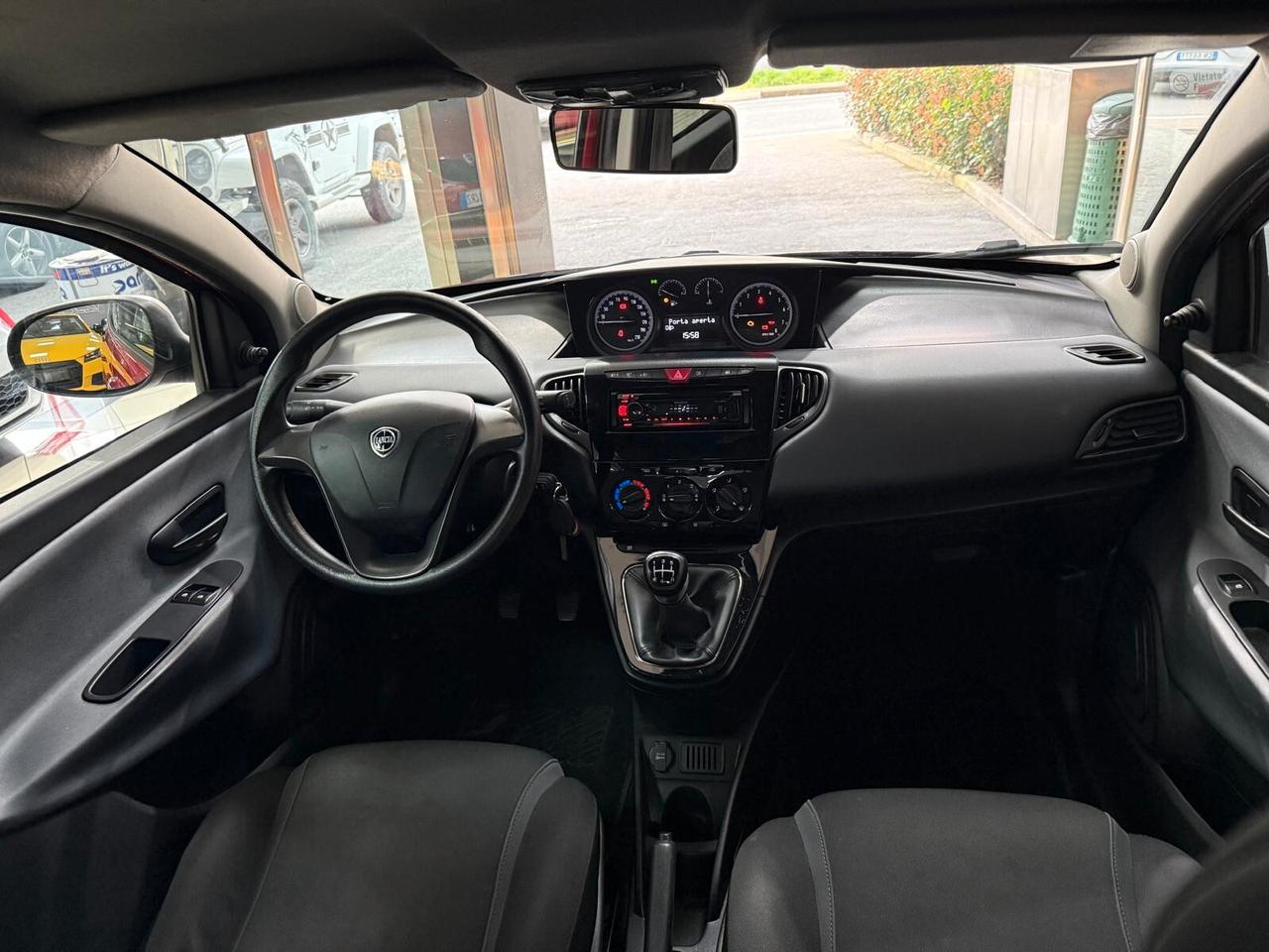 Lancia Ypsilon 1.2 69 CV 5 porte Silver