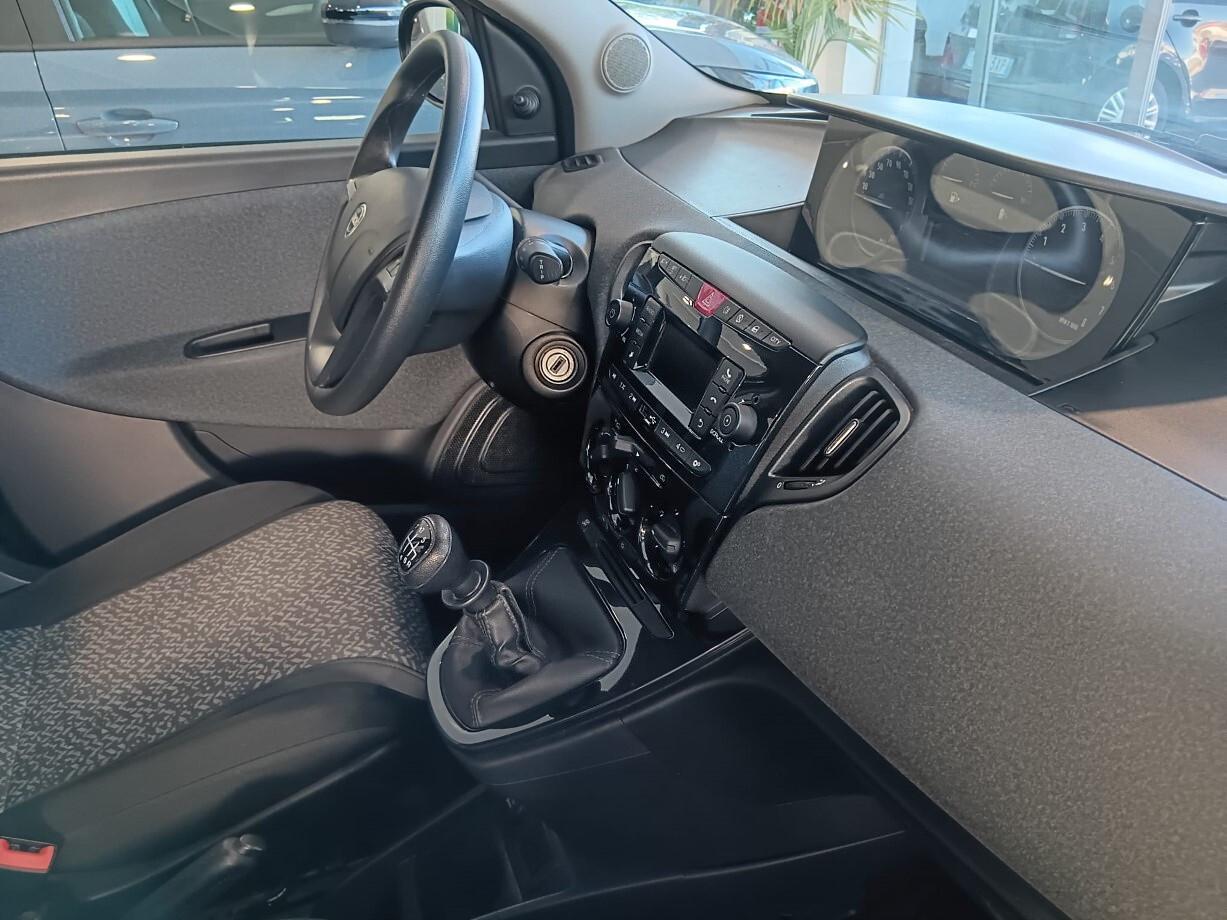 Lancia Ypsilon Hybrid Silver 1.0 (70 cv)