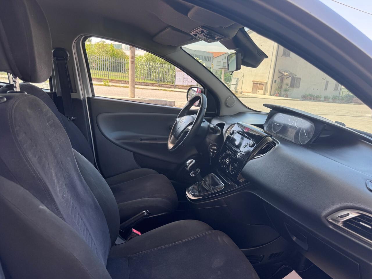 Lancia Ypsilon 1.2 69 CV 5 porte GPL Ecochic Platinum