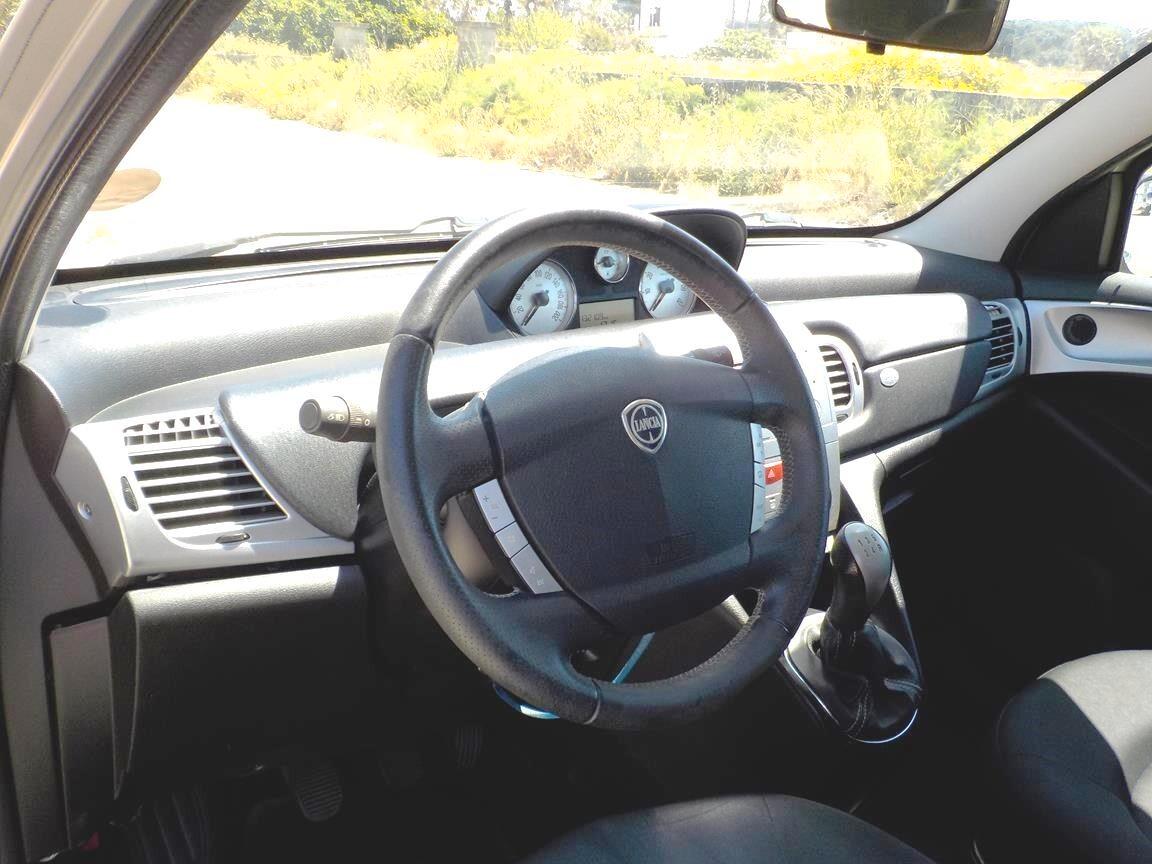 Lancia Ypsilon 1.3 MJT 75 CV Diva